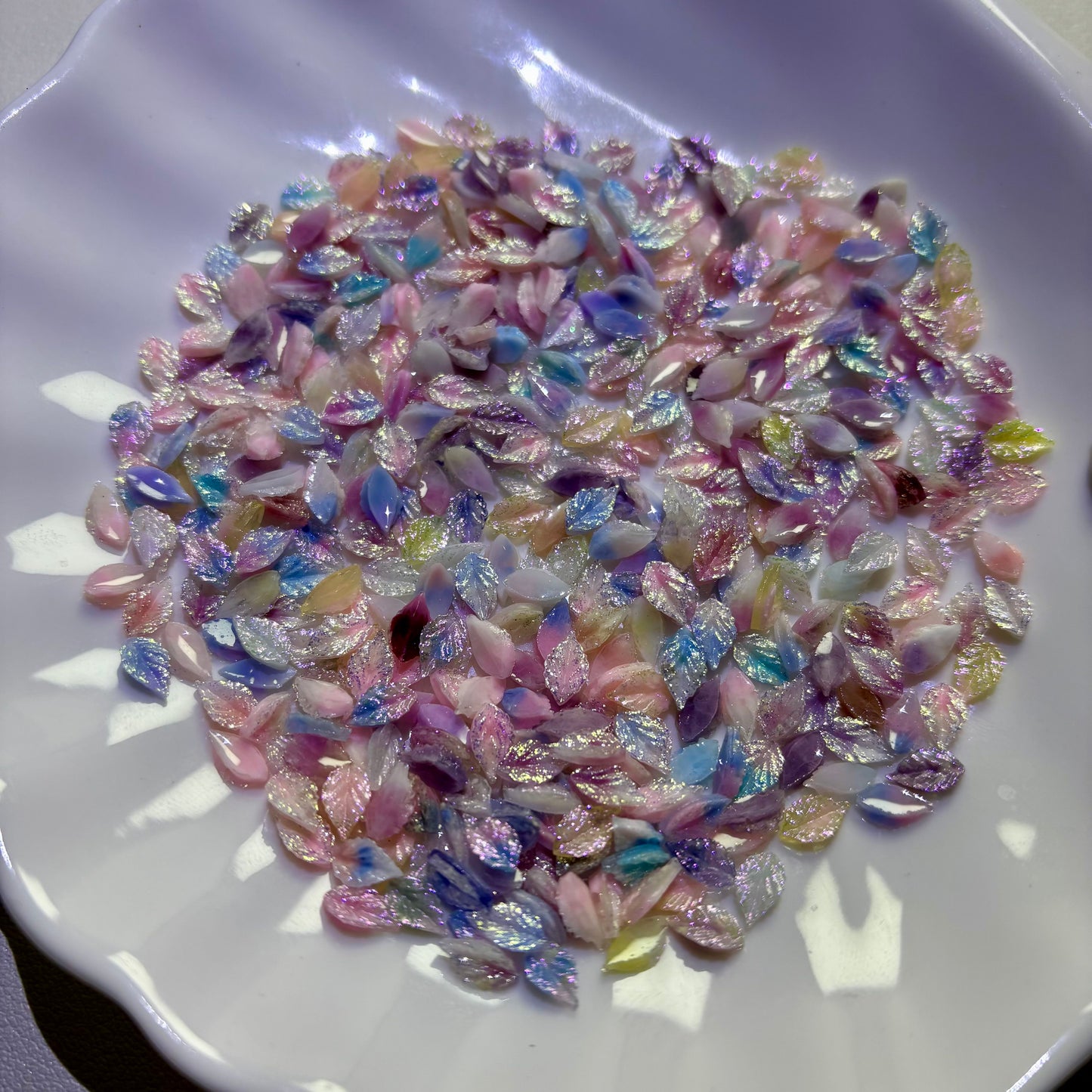 【Resin】3*6mm Leaves Mixed (Luminous)